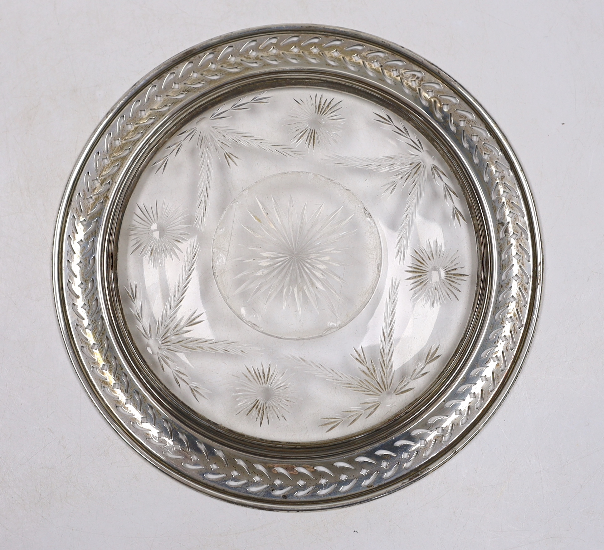 A late Victorian repousse silver cannister and cover, by William Comyns, London, 1896, 92mm a sterling mounted glass stand and a small silver cup.